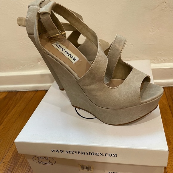 STEVE MADDEN - XTERNAL BONE WEDGES - SIZE 7 - Picture 6 of 9